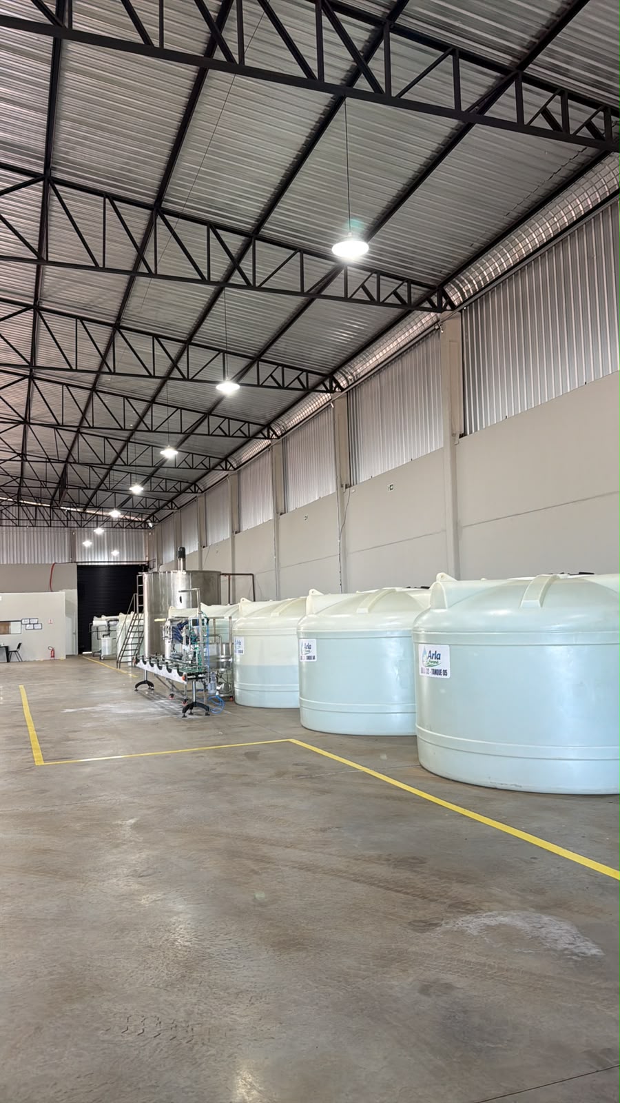 Tanques de produção de Arla 32 na fábrica da Arla Paraná